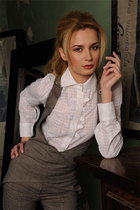 блузка в горошек