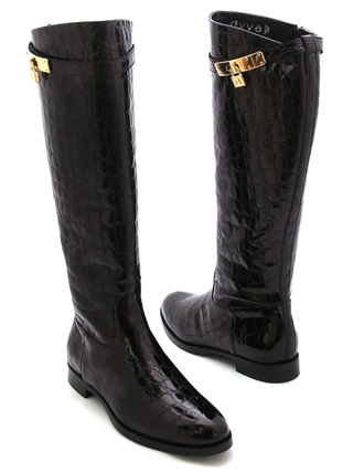 Стильные зимние женские сапоги с оригинальным рисунком на низком каблуке