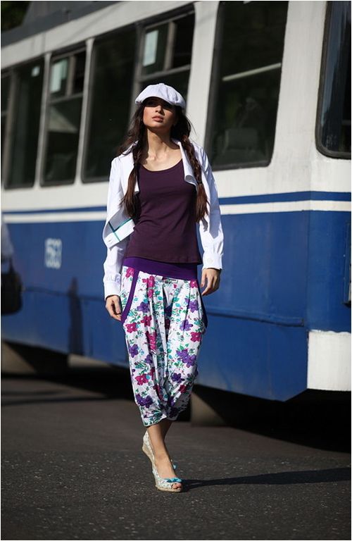 Брюки-шаровары с цветочным принтом