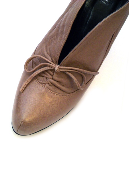 на широкую ногу высокий каблук пряжка