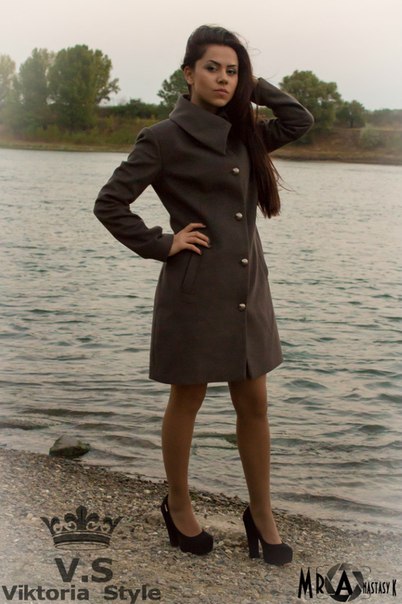 Изысканное пальто классического серого цвета