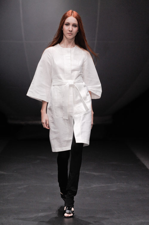 ����� ����