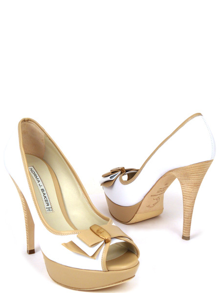 Обувь - белые туфли на шпильке