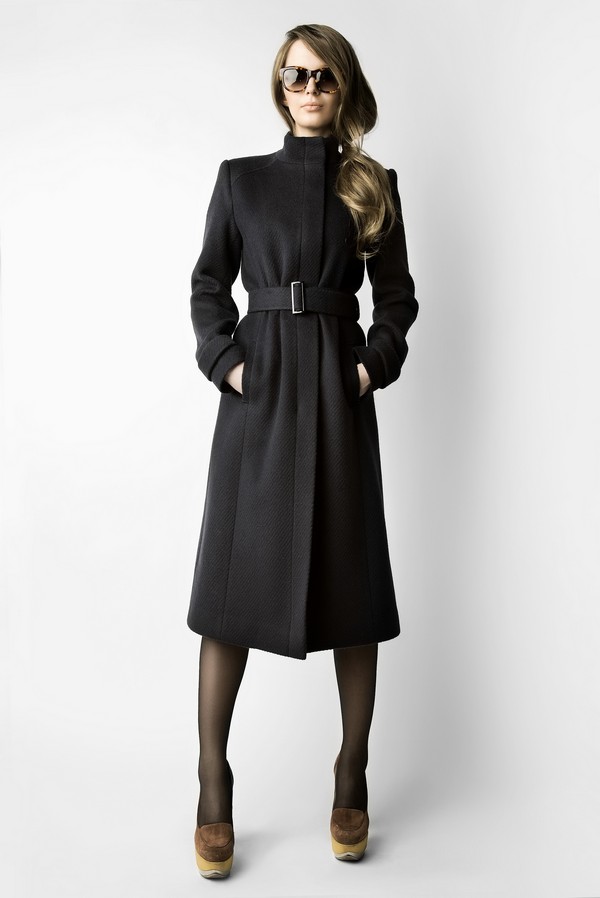 Стильное удлиненное иссиня-черное пальто от Kate Frankfurt