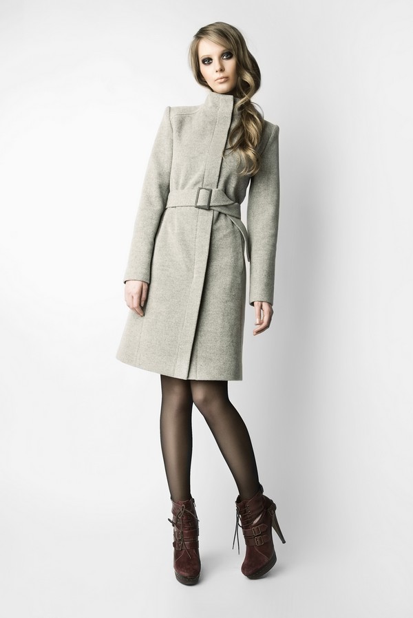 Изысканное светло-серое пальто от Kate Frankfurt