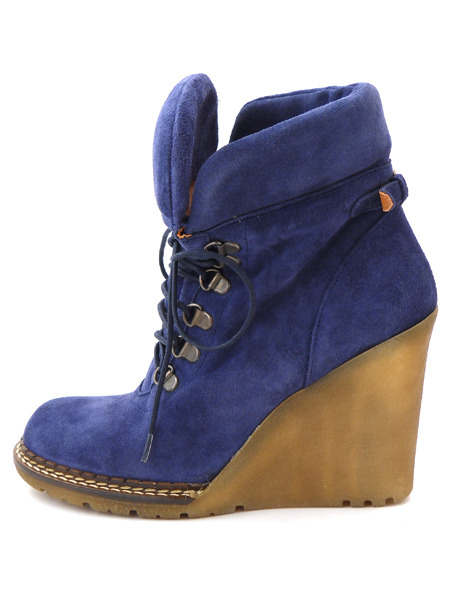 Ботинки черные замшевые на танкетке. Танкетка 11 см. Нос украшен