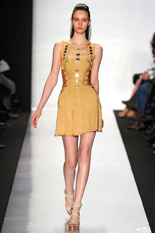 Гламурный бондаж от Herve Leger