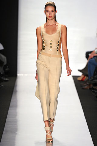 Гламурный бондаж от Herve Leger